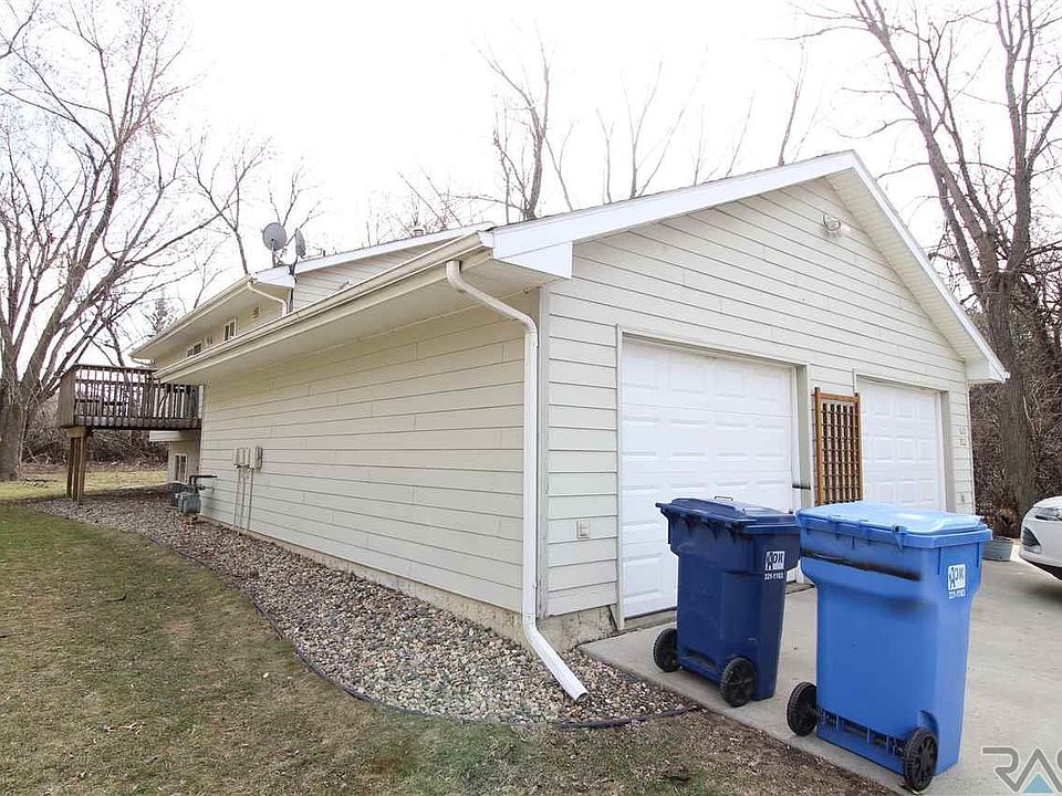 2nd image of 820 N Harrington Ave