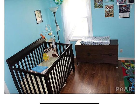 5th image of 698 Miller St