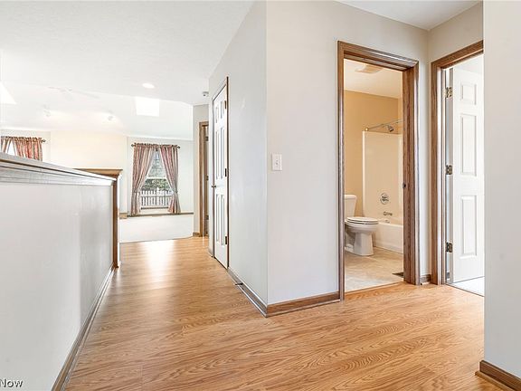 5th image of 1011 Evergreen Dr NW