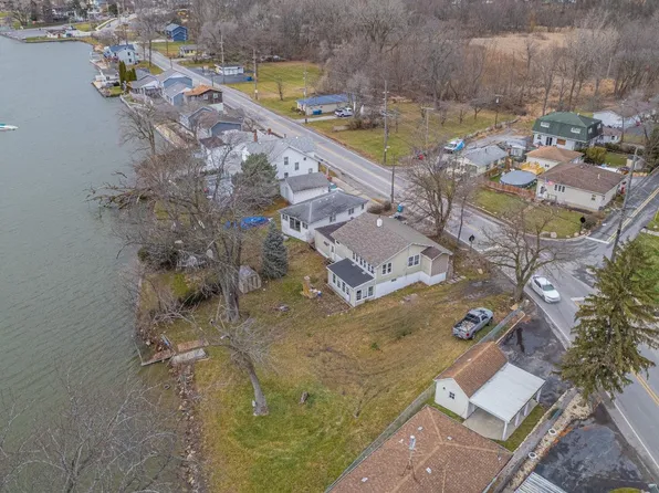 7601 Lake Shore Dr, Cedar Lake, IN 46303