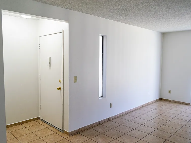 Vista View Apartments — Photo 10