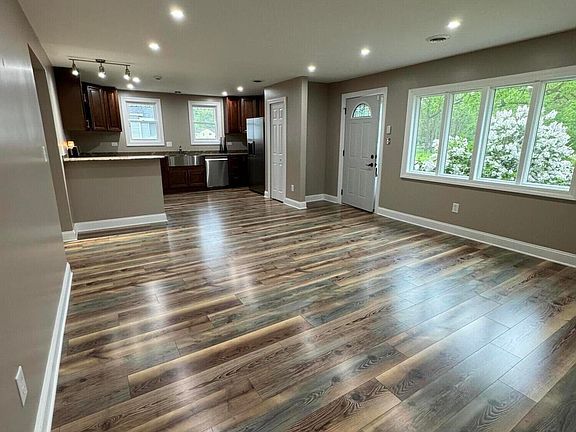 2nd image of 3719 Mississippi St