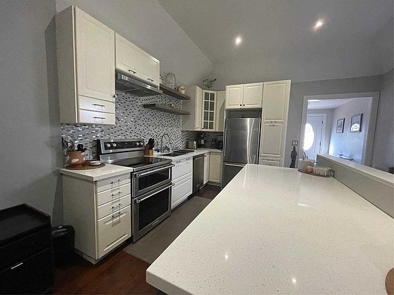 3rd image of 52 Brownville Ave