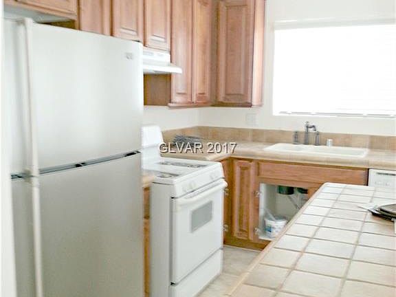 5th image of 942 Shady Charmer Ave
