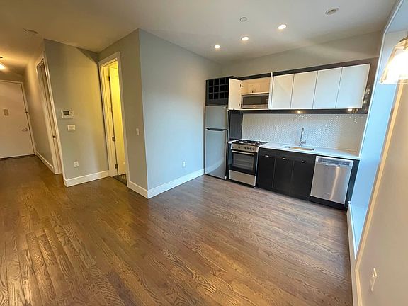 2nd image of 162 Woodruff Ave #2A