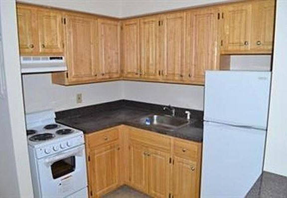 3rd image of 1025 Hancock St Unit 1D