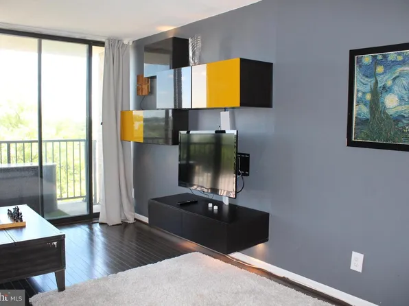 4 Monroe St APT 801, Rockville, MD 20850