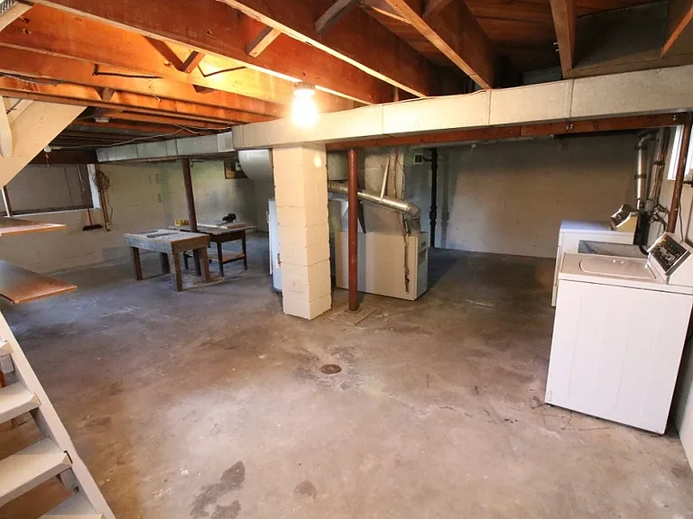 106 Haig St — Photo 34