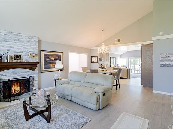 3rd image of 216 N Avenida Palmera