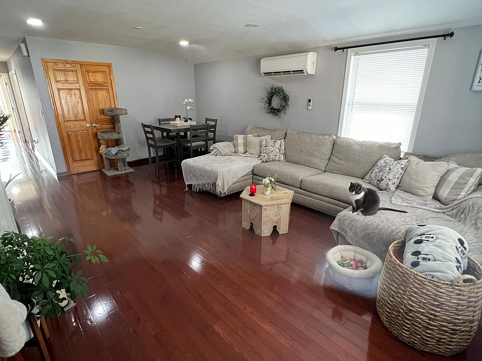 1st image of 28 Ormond Pl #3