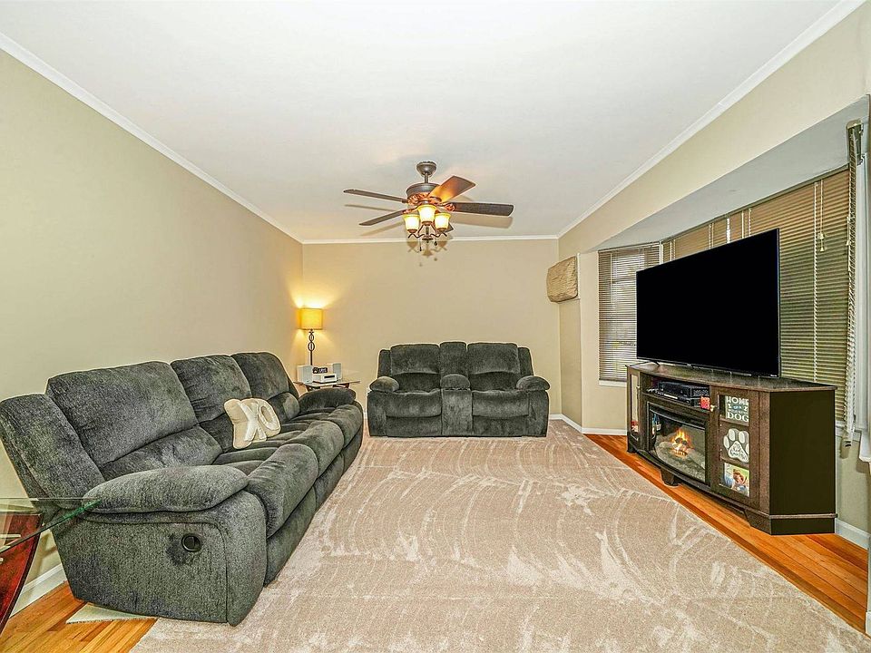 1st image of 10 Burlington Ave
