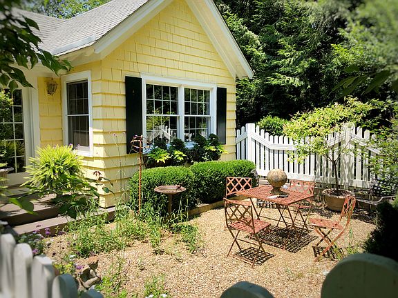 Charming Front Garden