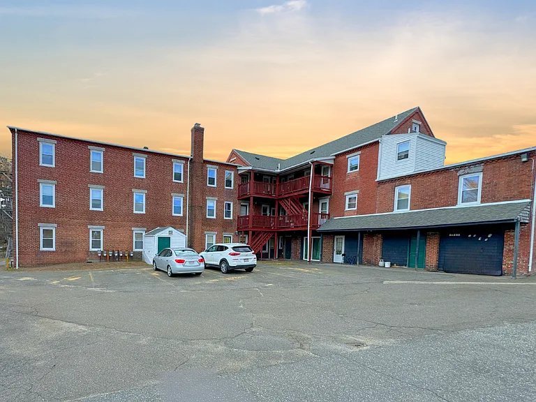 2303 Main St #F — Photo 4