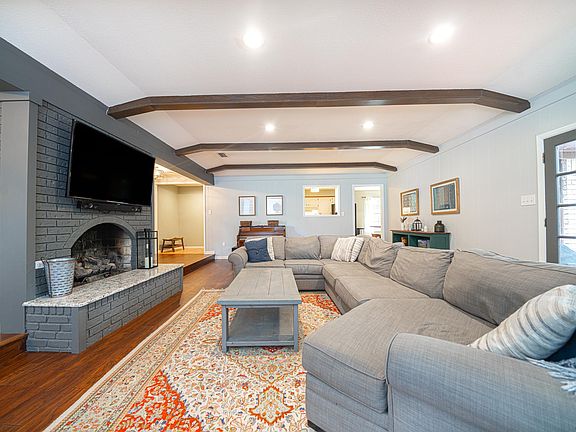 5th image of 1507 Dartmouth St