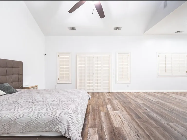 585 E Chesapeake Cir — Photo 24