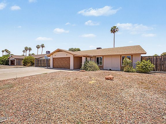 3rd image of 3401 E DAHLIA Drive