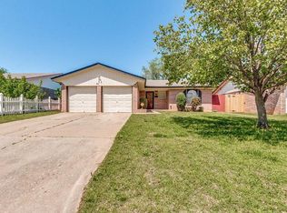 621 NW 18th Pl, Moore, OK 73160