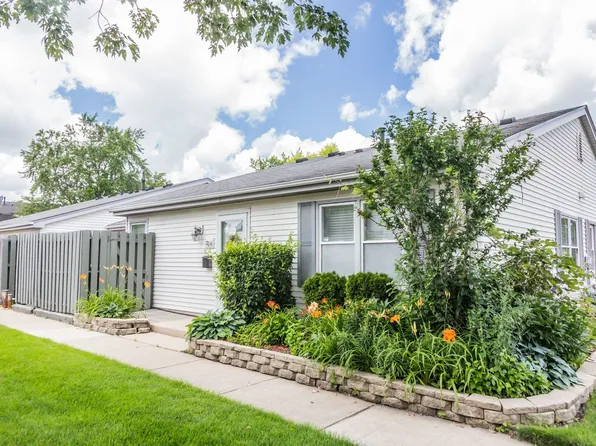 1706 Queensbury Cir #1706, Hoffman Estates, IL 60169