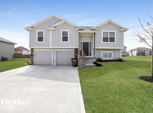 1103 Clayton Dr, Raymore, MO 64083