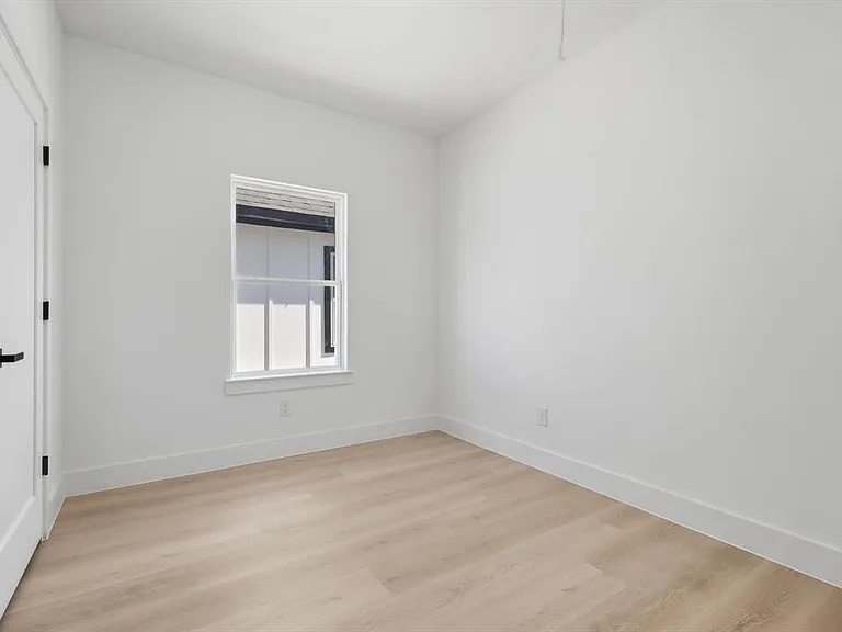 2534 Lowery St — Photo 16