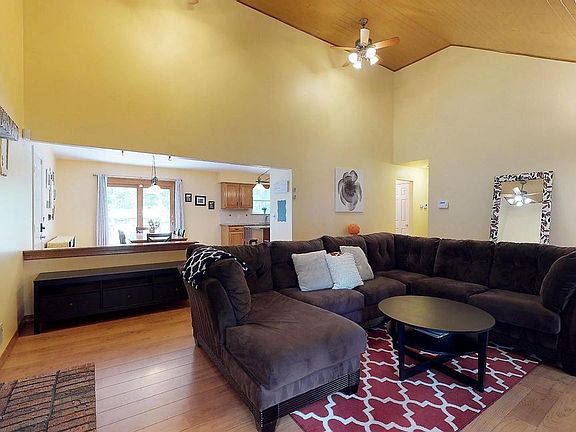 5th image of 4 Pin Oak Dr