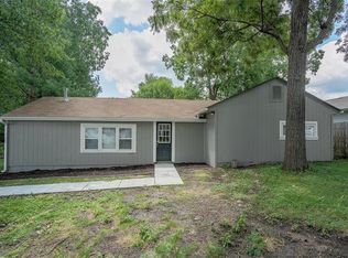 107 SW 9th St, Oak Grove, MO 64075