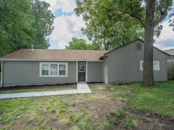 107 SW 9th St, Oak Grove, MO 64075