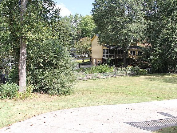 Decent to lower level