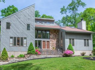 2 Alize Dr, Kinnelon, NJ 07405