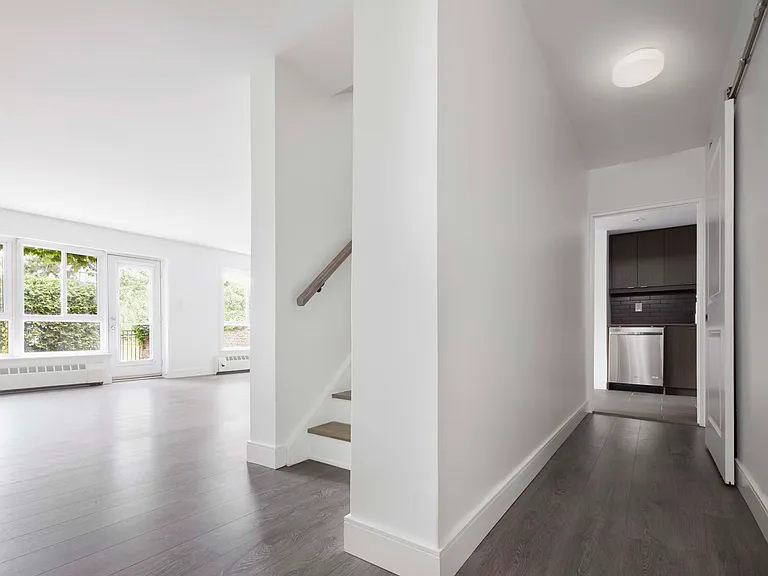2911 Bayview Ave — Photo 6