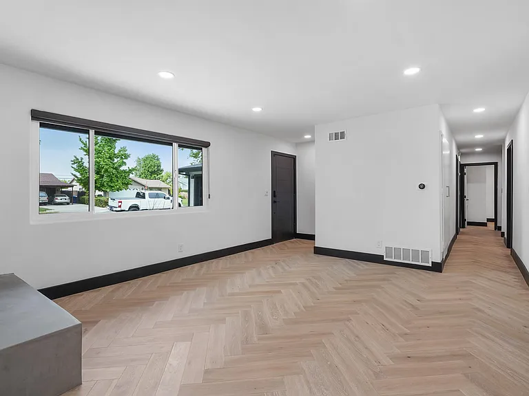 23807 Archwood St — Photo 33