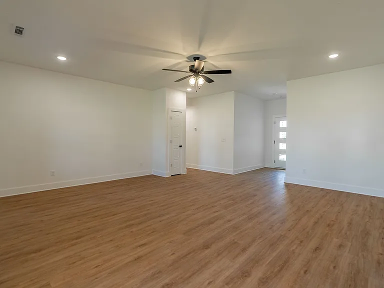 952 Petit Jean St — Photo 6