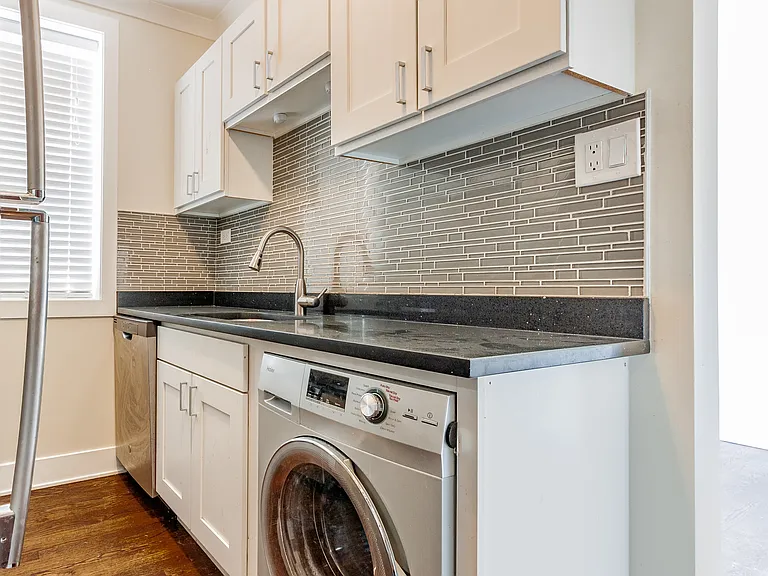 4200 N Clark St #3 — Photo 6