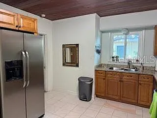 421 Riviera St — Photo 9
