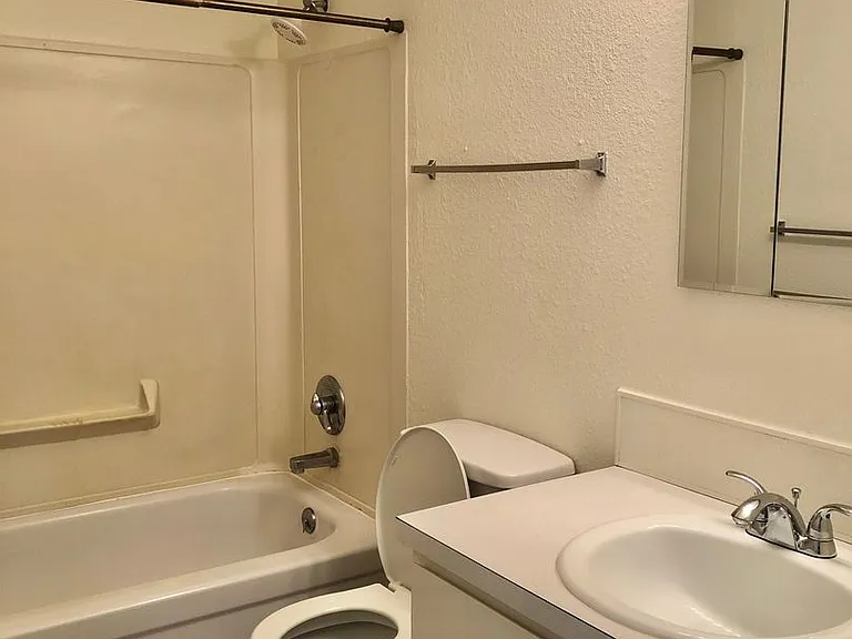Pamela Terrace — Photo 6