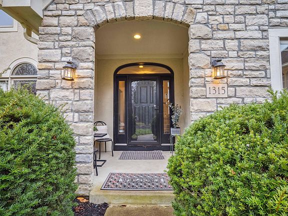 2nd image of 1315 Windtree Ct