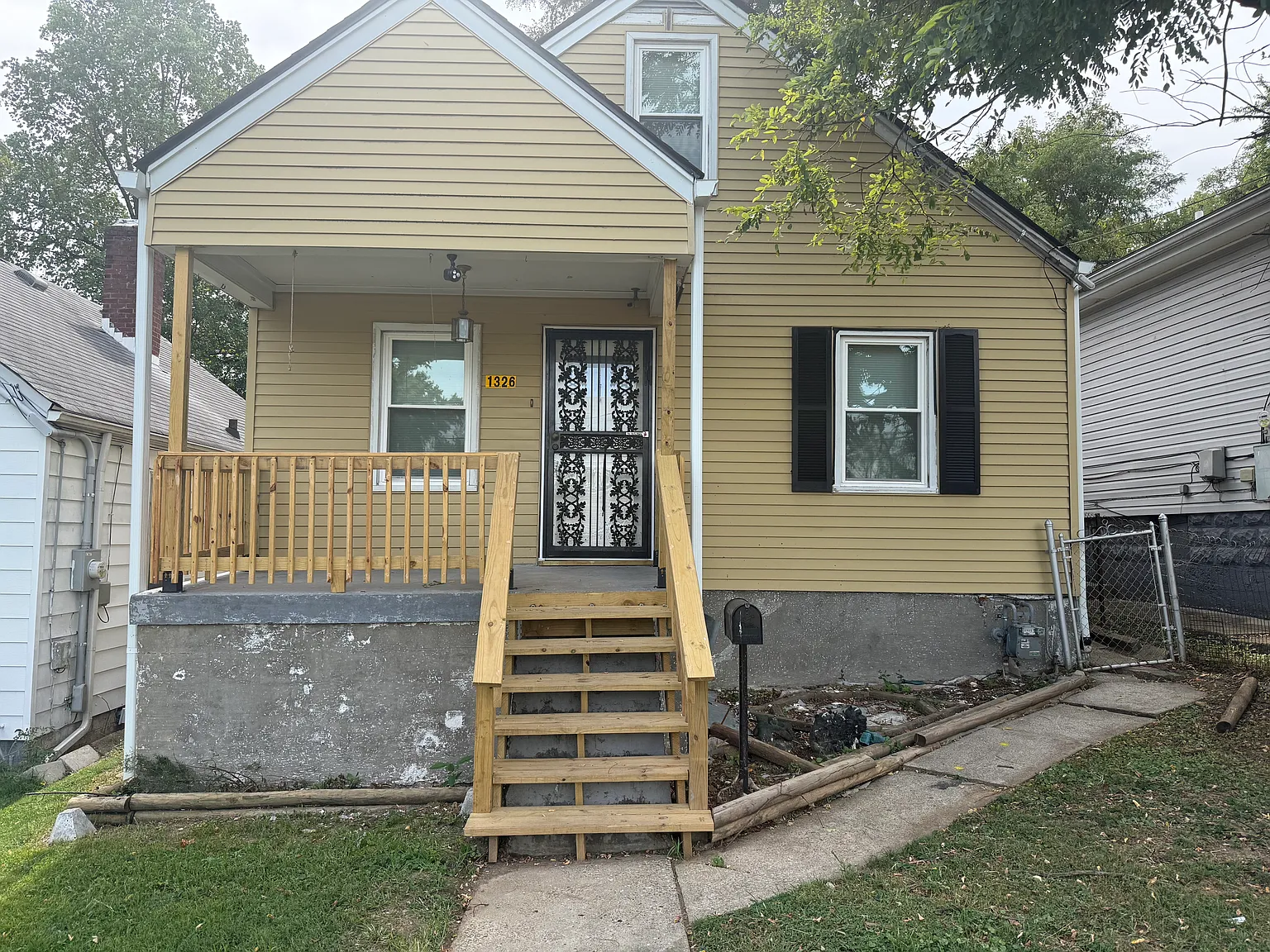 4 bed, 1.5 bath, 1210 sqft, $1,650 — Photo 1