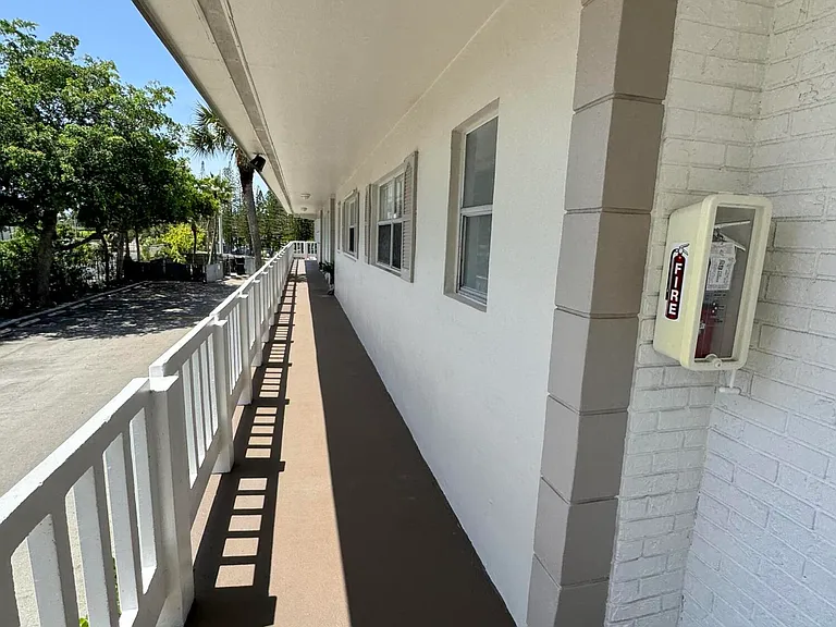 610 SE 2nd Ave #L27 — Photo 4