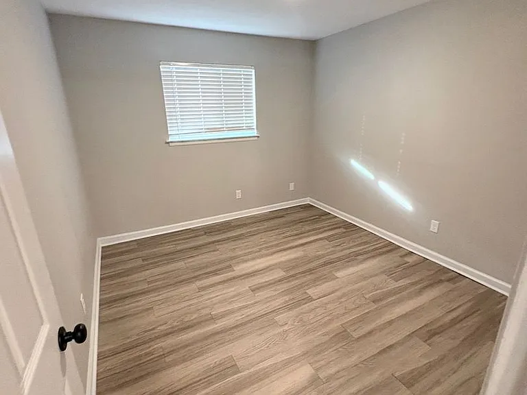 3570 Mynders Ave — Photo 10