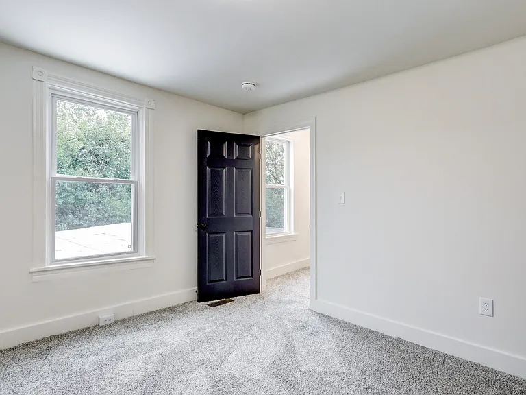 131 S Marshall St — Photo 24