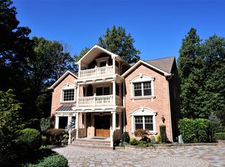 16 Unami Ln, Scotch Plains, NJ 07076