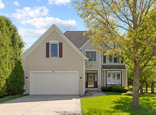 10 Briargate Cir, Sugar Grove, IL 60554