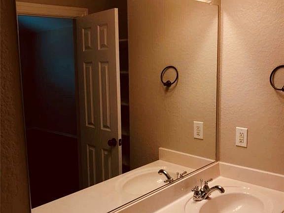 5th image of 11529 Petunia Dr