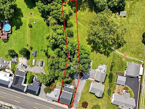 4th image of 203 W Main St