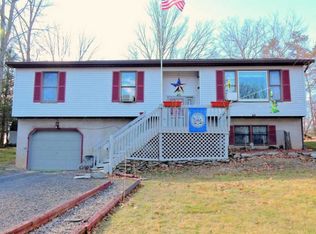 2260 Walnut Trl, Bushkill, PA 18324