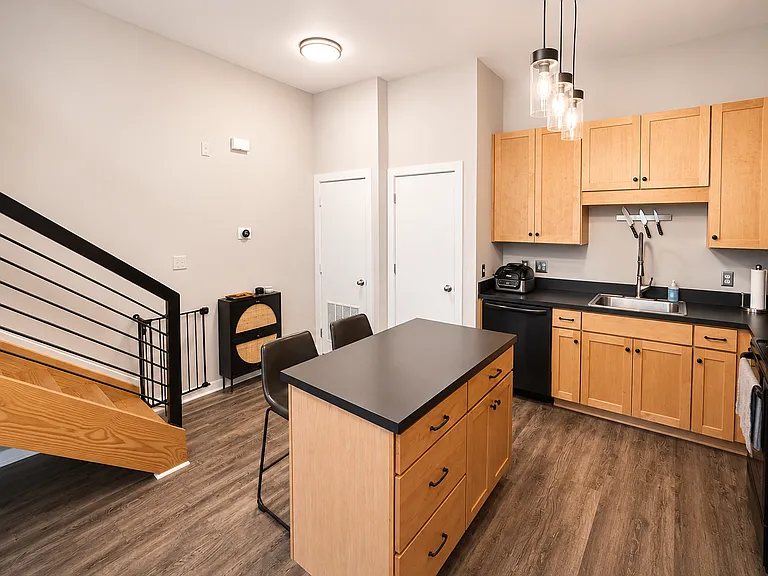 3229 Wesley Ave — Photo 3