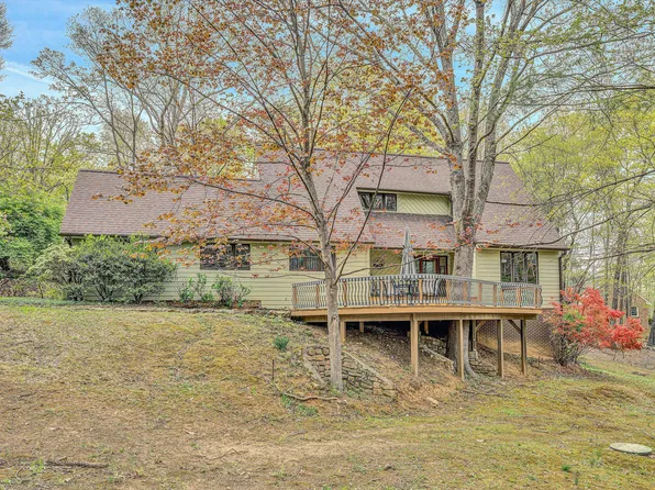 3271 Links Manor Dr, Salem, VA 24153