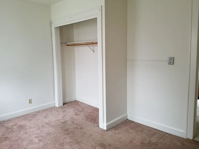 2528 N Maryland Ave — Photo 26