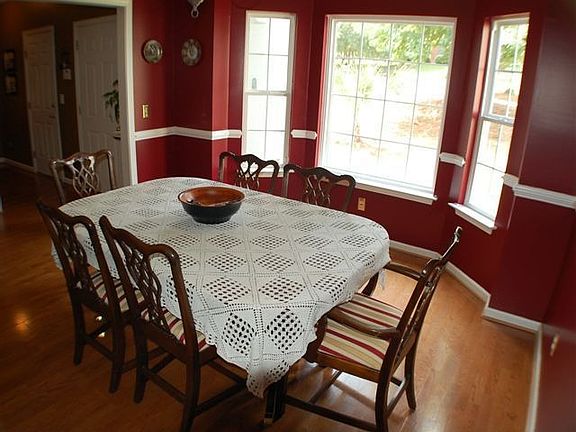  Formal Dining 