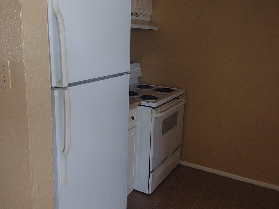 2nd image of 2095 La Palma St #35